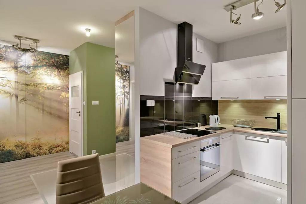 Strict Center Towarowa Apartment