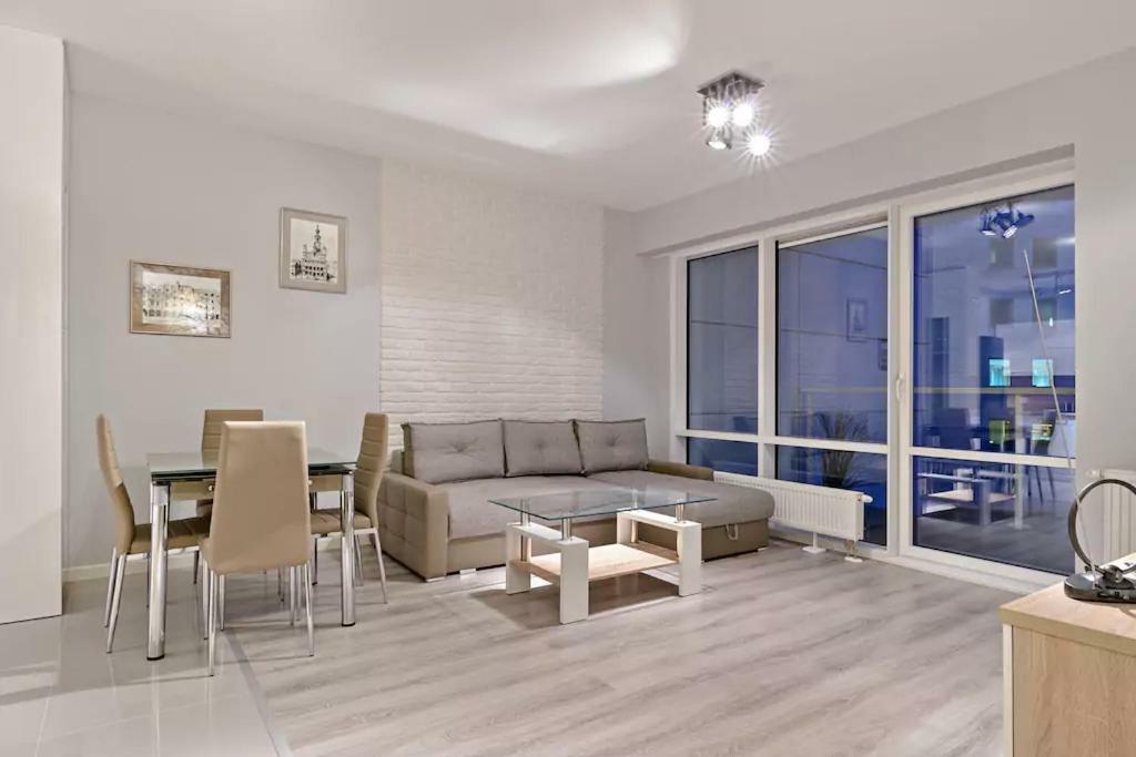 Strict Center Towarowa Apartment *